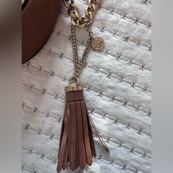 EUC Brown and tan Michael Kors crossbody purse with gold accents 👜 - Picture 2 of 9